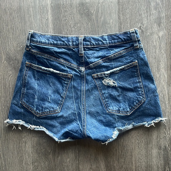 Abercrombie & Fitch High Rise Mom Short ✧ Size 27/4 - Picture 2 of 4